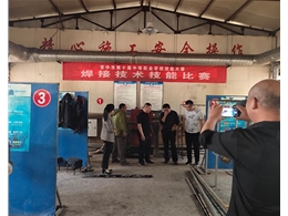 和靈石縣第一職業(yè)高中校領導在?？疾?/>
                    </a>
                    </div>
                  </div>
                  <div   id=